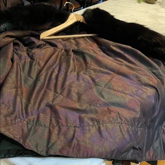 Elegant Green Jacket with Faux Fur Trim - Picture 6 of 10